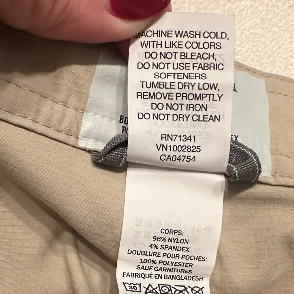 L.L. Bean Men's 2XL Beige Cargo Shorts with Belt‎